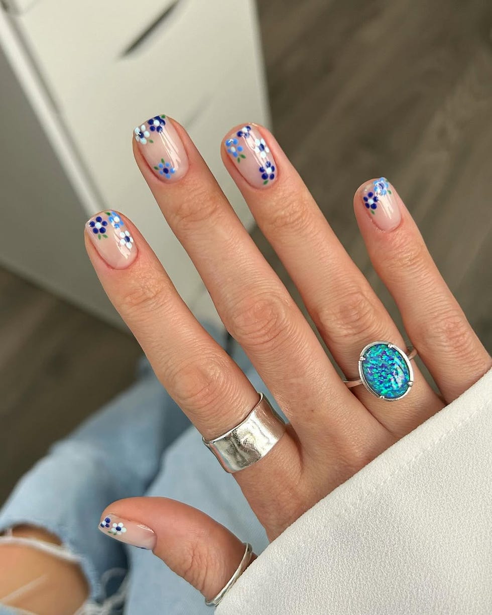 Scattered Blue White Flowers Short Square Nails — Simple Floral Nails