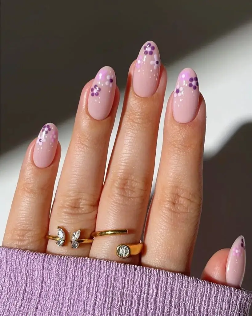 Dotted Floral Medium Oval Nails — Simple Floral Nails