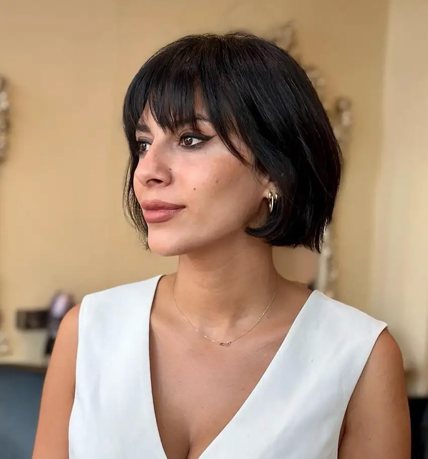 Thick Black Chin Bob With Blunt Bangs — Simple French Bob