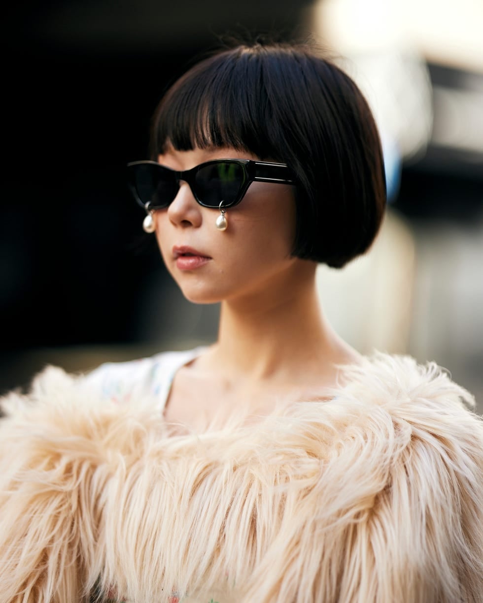 Blunt Black Chin Bob With Straight Texture — Simple French Bob