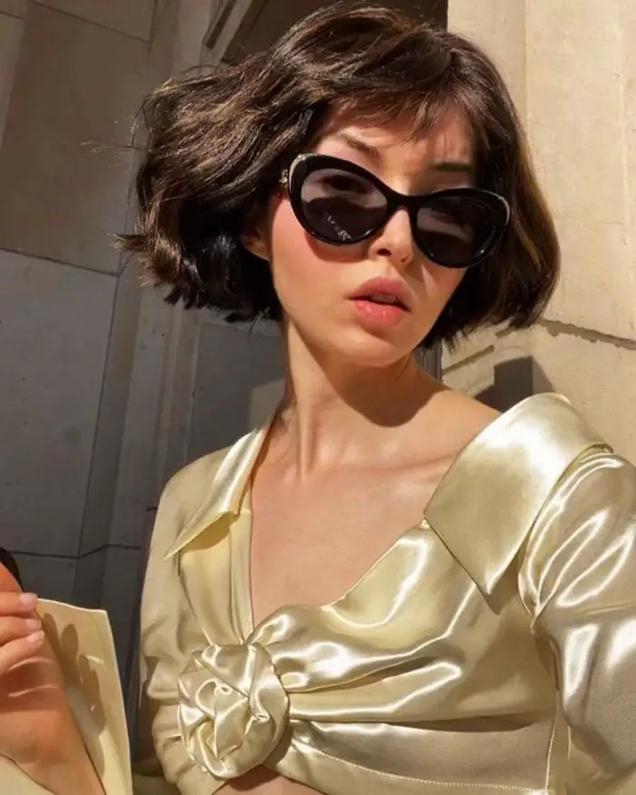 Dark Brown Bob With Subtle Highlights And Wispy Bangs — Simple French Bob