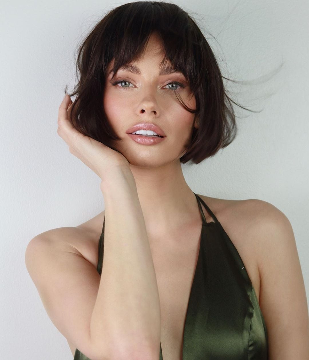 Textured Wavy Chin Bob With Lived-In Style — Simple French Bob