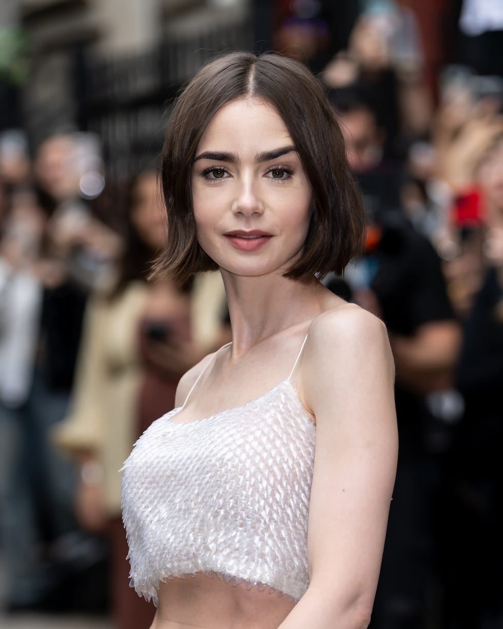 Collarbone Bob With Face Framing Layers — Simple French Bob