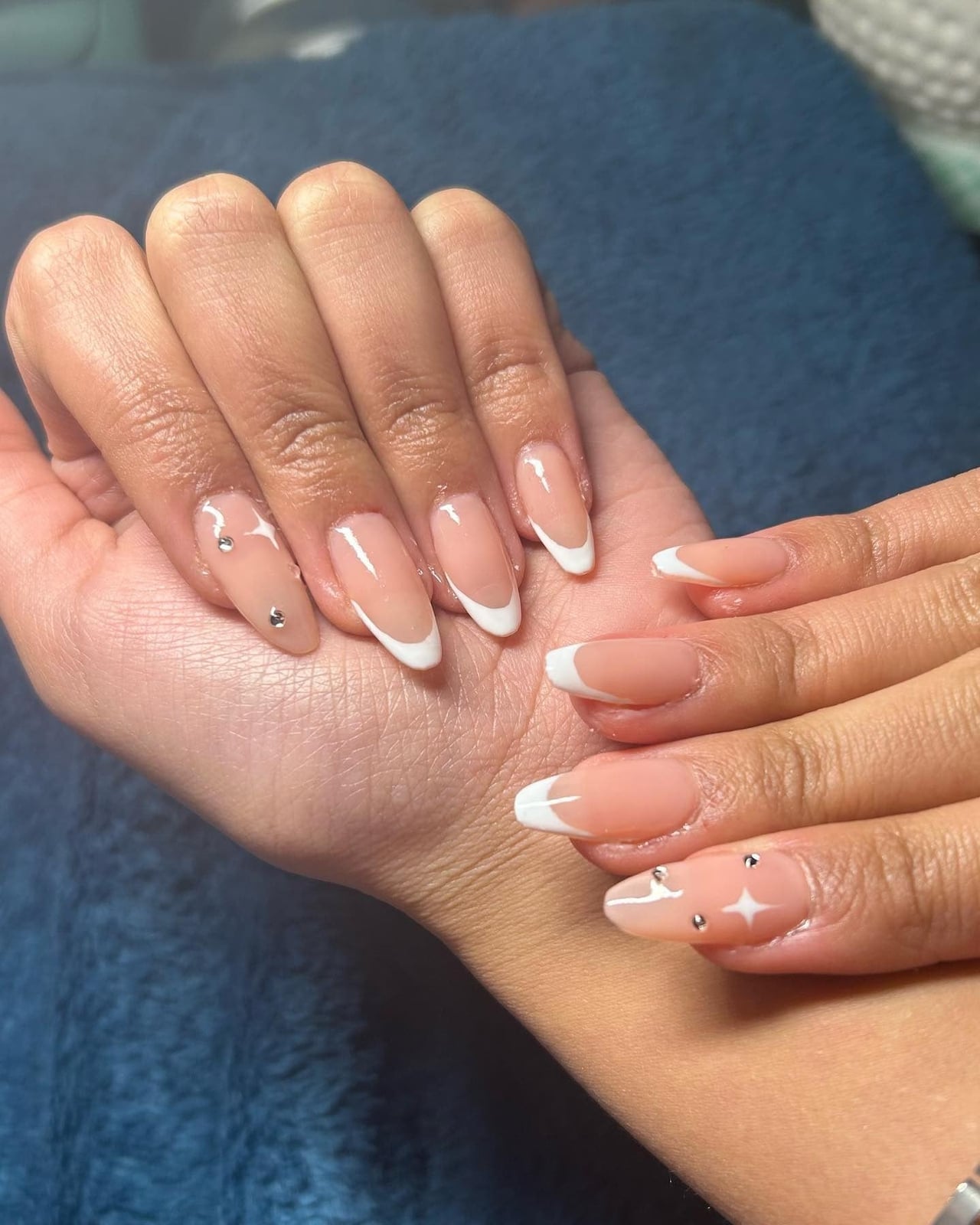 Medium Oval White French Silver Stars Medium Oval White French Silver Stars — Simple French Nails
