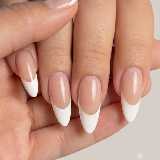 Medium Almond Clear White French, миндалевидная Medium Almond Clear White French, миндалевидная — Simple French Nails