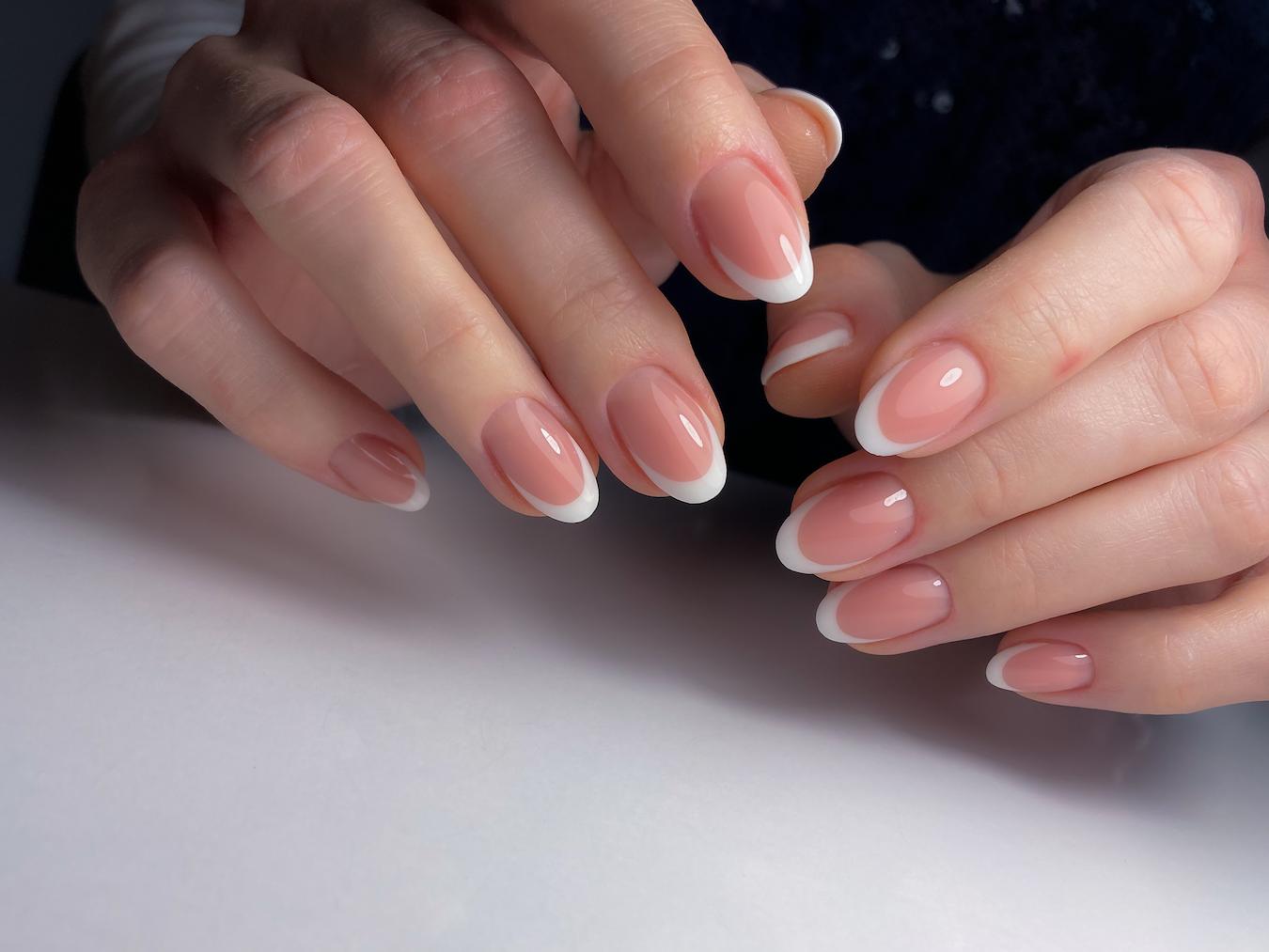 Short Oval Nails with Precise White French Tips — Simple French Tip Nails