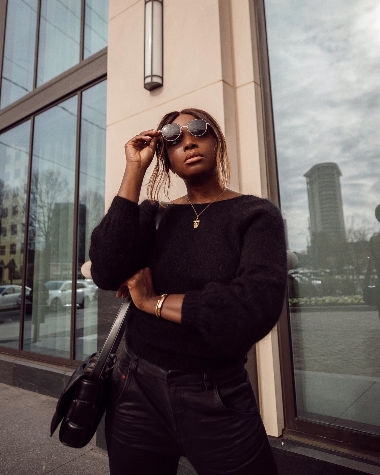 Black Leather Trousers with Chunky Knit Sweater Black Leather Trousers with Chunky Knit Sweater — Simple Going Out Outfits Black Women
