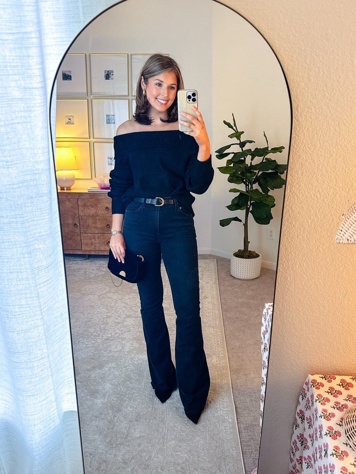 Flared Dark Wash Jeans with an Off the Shoulder Black Sweater Flared Dark Wash Jeans with an Off the Shoulder Black Sweater — Simple Going Out Outfits Jeans