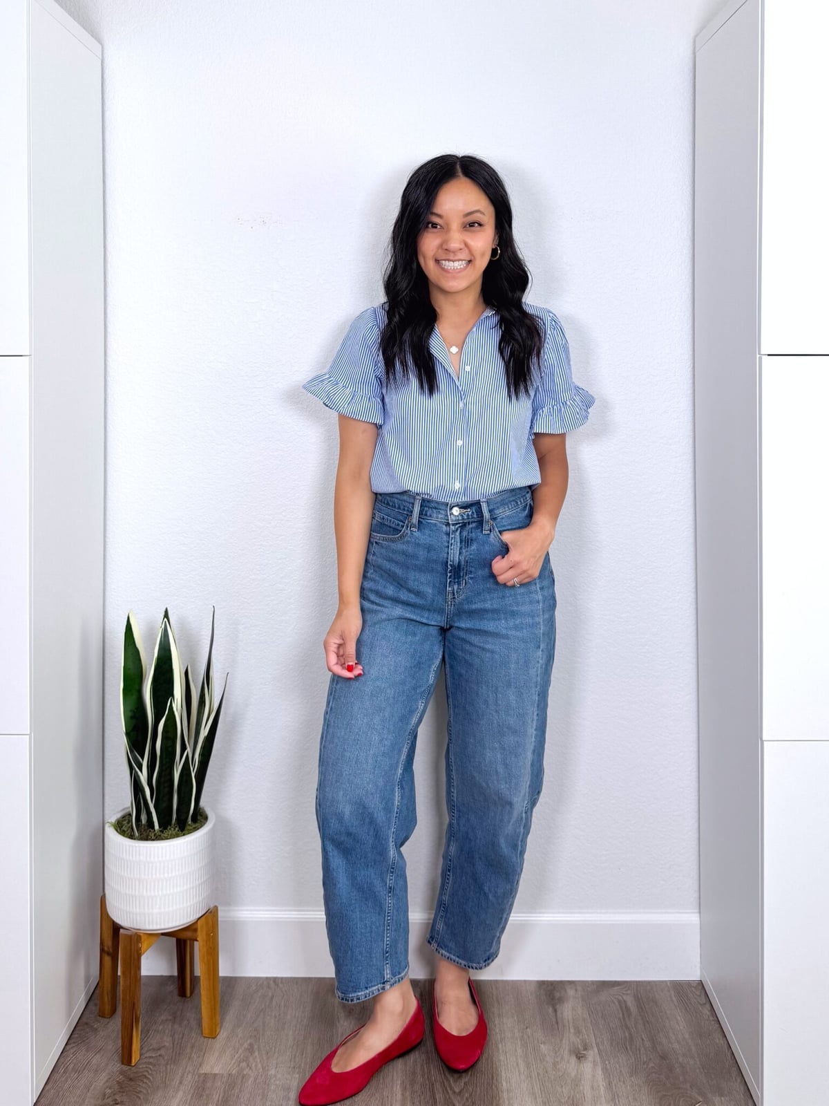 Medium Wash Straight Leg Jeans with Ruffled Striped Shirt Medium Wash Straight Leg Jeans with Ruffled Striped Shirt — Simple Going Out Outfits Jeans
