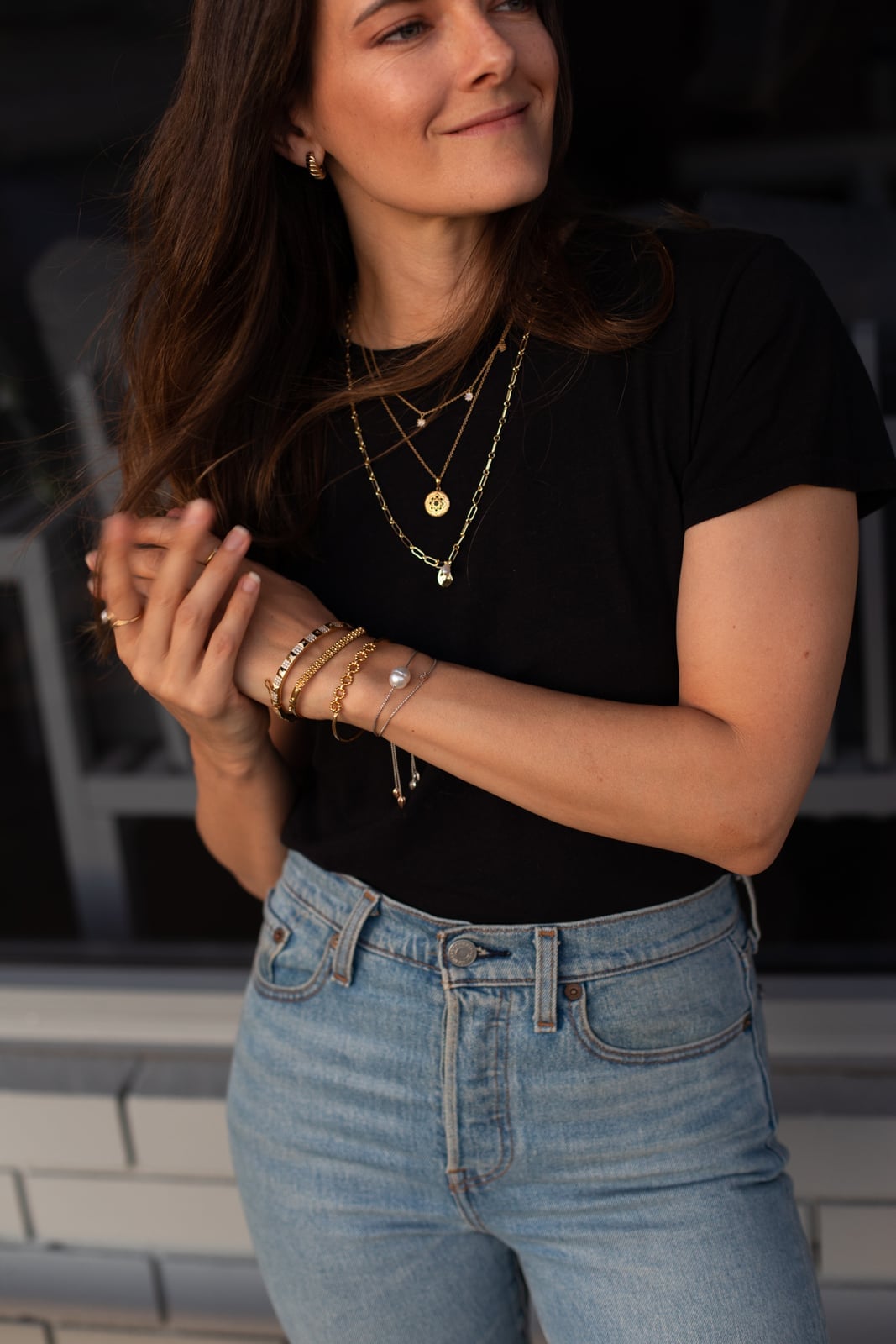Straight Leg Jeans with Layered Gold Necklaces Straight Leg Jeans with Layered Gold Necklaces — Simple Going Out Outfits Jeans