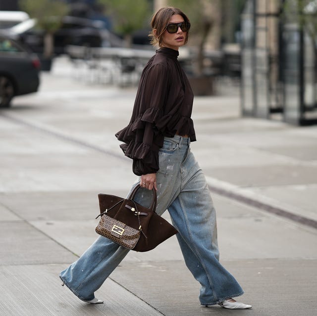 Light Wash Baggy Jeans and a Voluminous Brown Ruffled Blouse Light Wash Baggy Jeans and a Voluminous Brown Ruffled Blouse — Simple Going Out Outfits Jeans