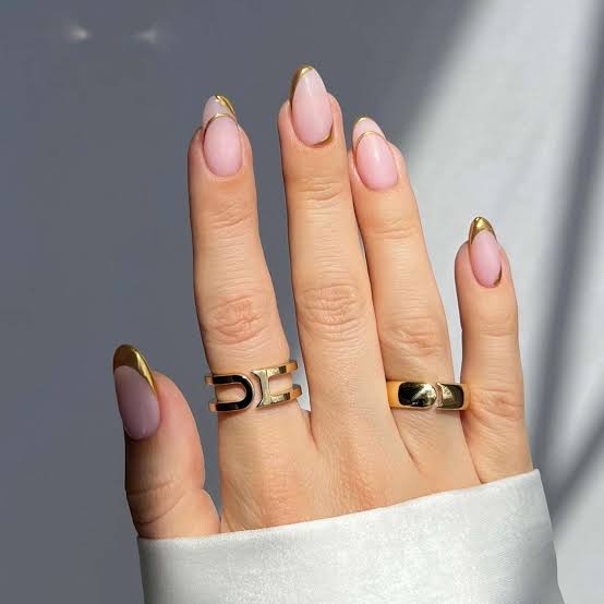 Sheer Pink Thin Gold Chrome French Medium Almond Nails, Close-Up Take — Simple Gold Chrome Nails