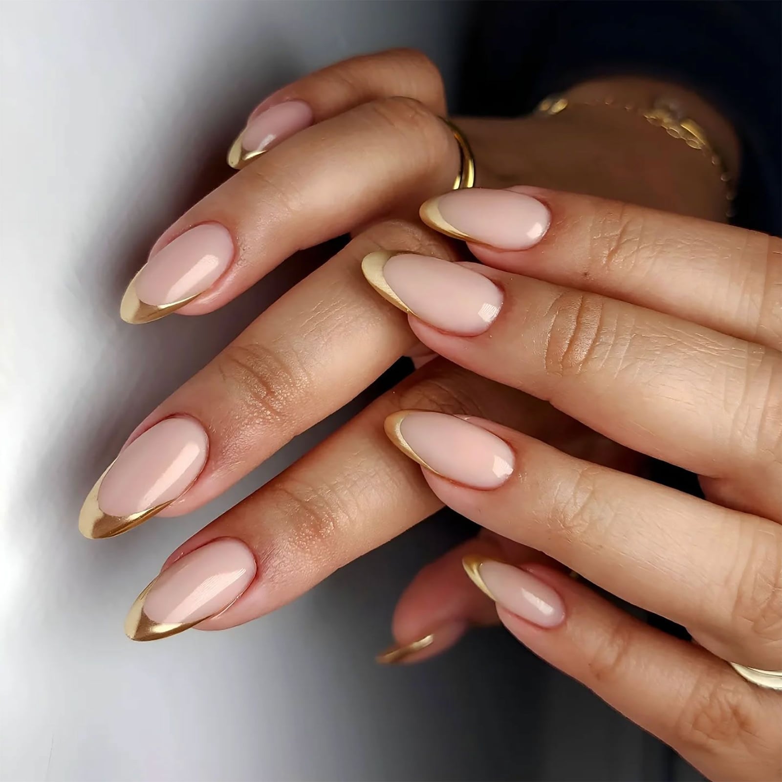 Pale Pink Gold Line French Medium Almond Nails With нежный розовый нюд — Simple Gold Chrome Nails