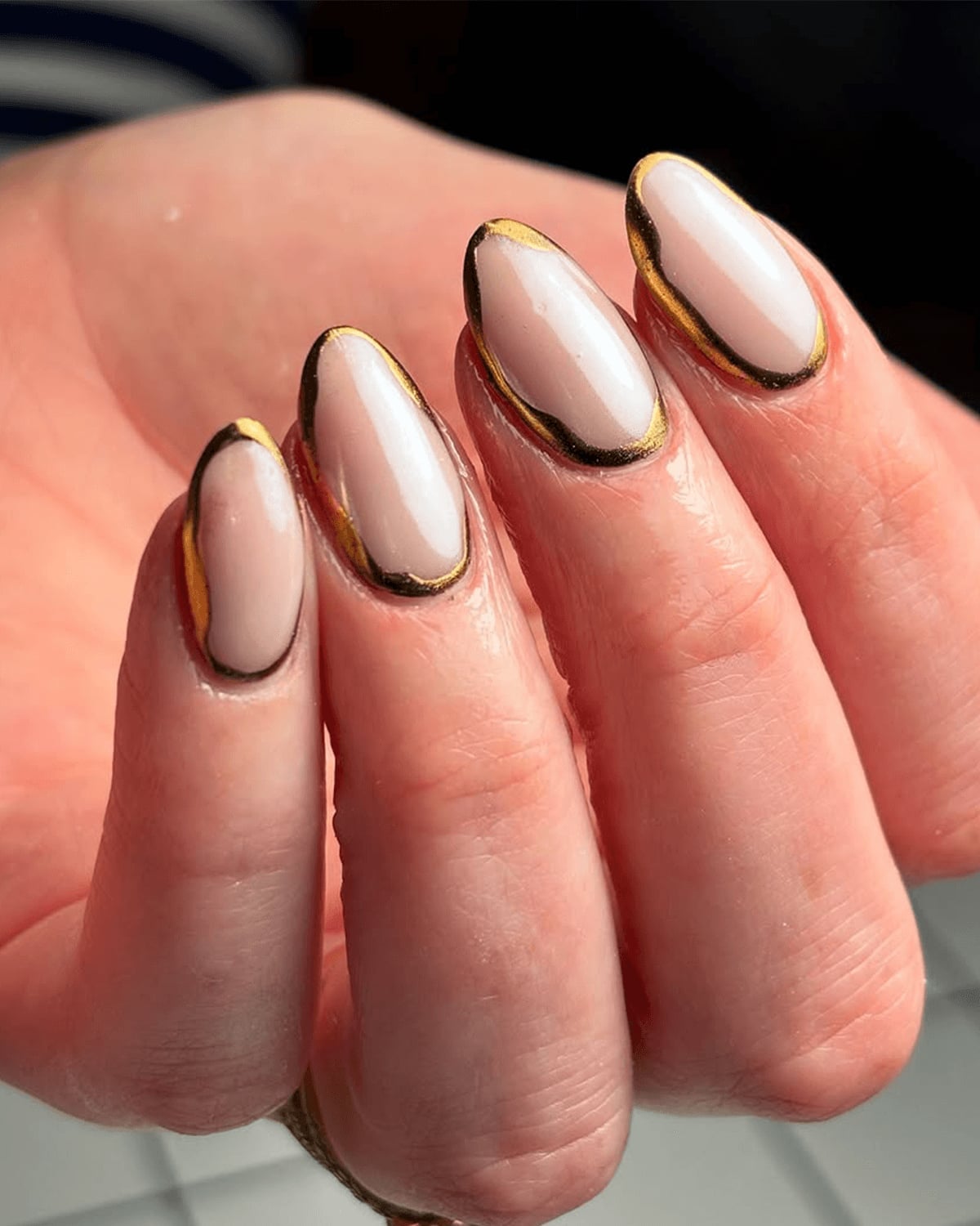 Pale Pink Wavy Gold Chrome Medium Almond Nails — Simple Gold Chrome Nails