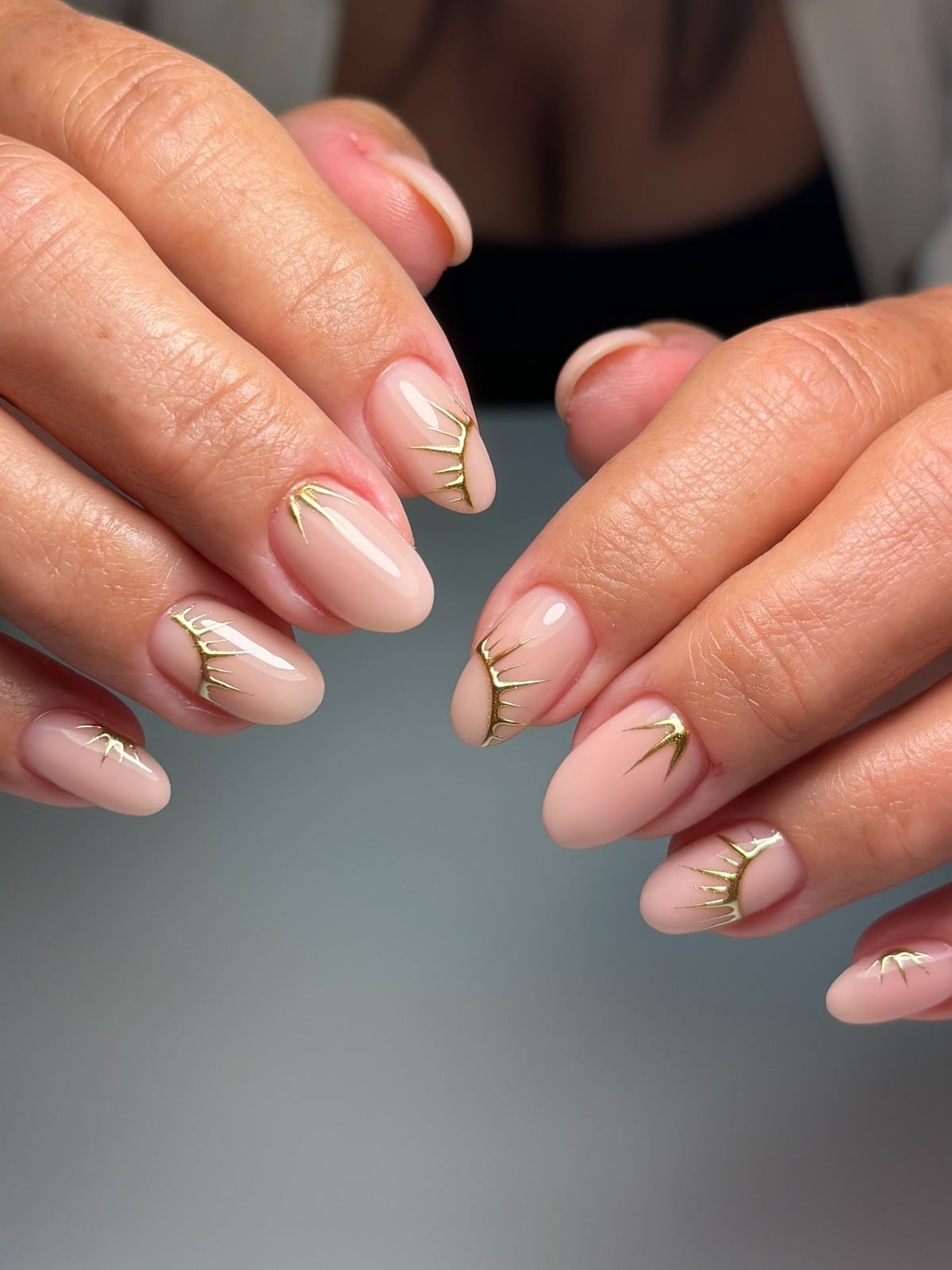 Neutral Pink Medium Oval Nails With Gold Foil Sunbursts — Simple Gold Chrome Nails