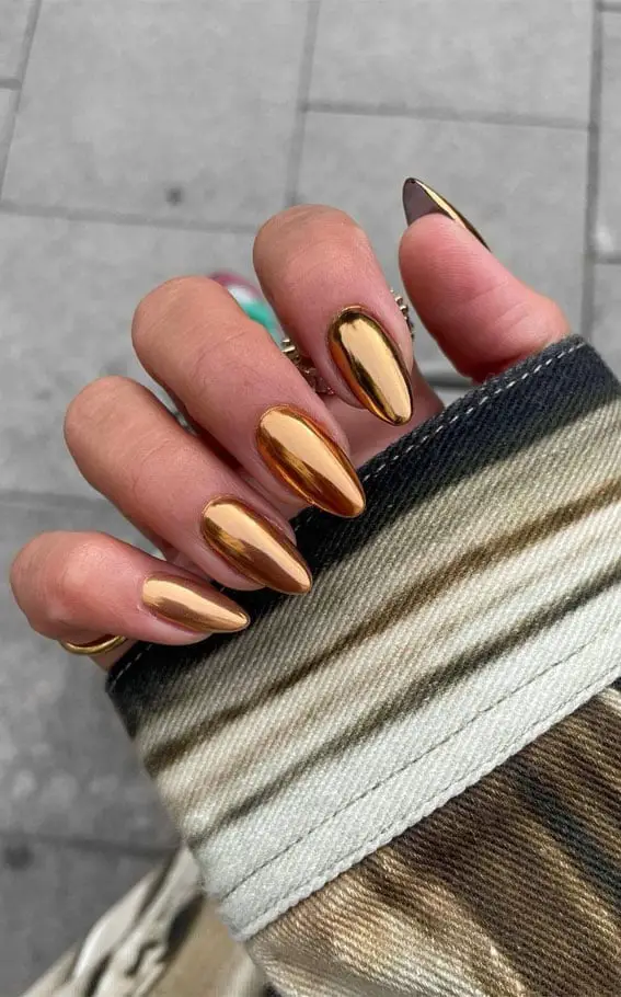 Mirror-Like Gold Chrome Medium Long Almond Nails — Simple Gold Chrome Nails