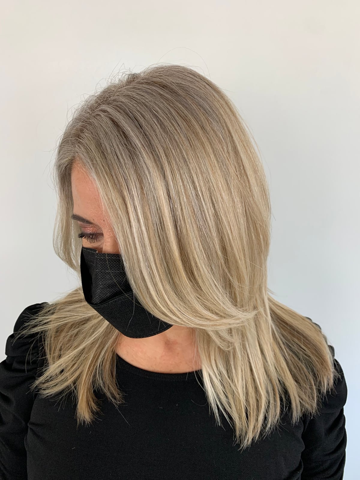 Shoulder Length Gray Blonde Blend Face Frame Shoulder Length Gray Blonde Blend Face Frame — Simple Gray Blending