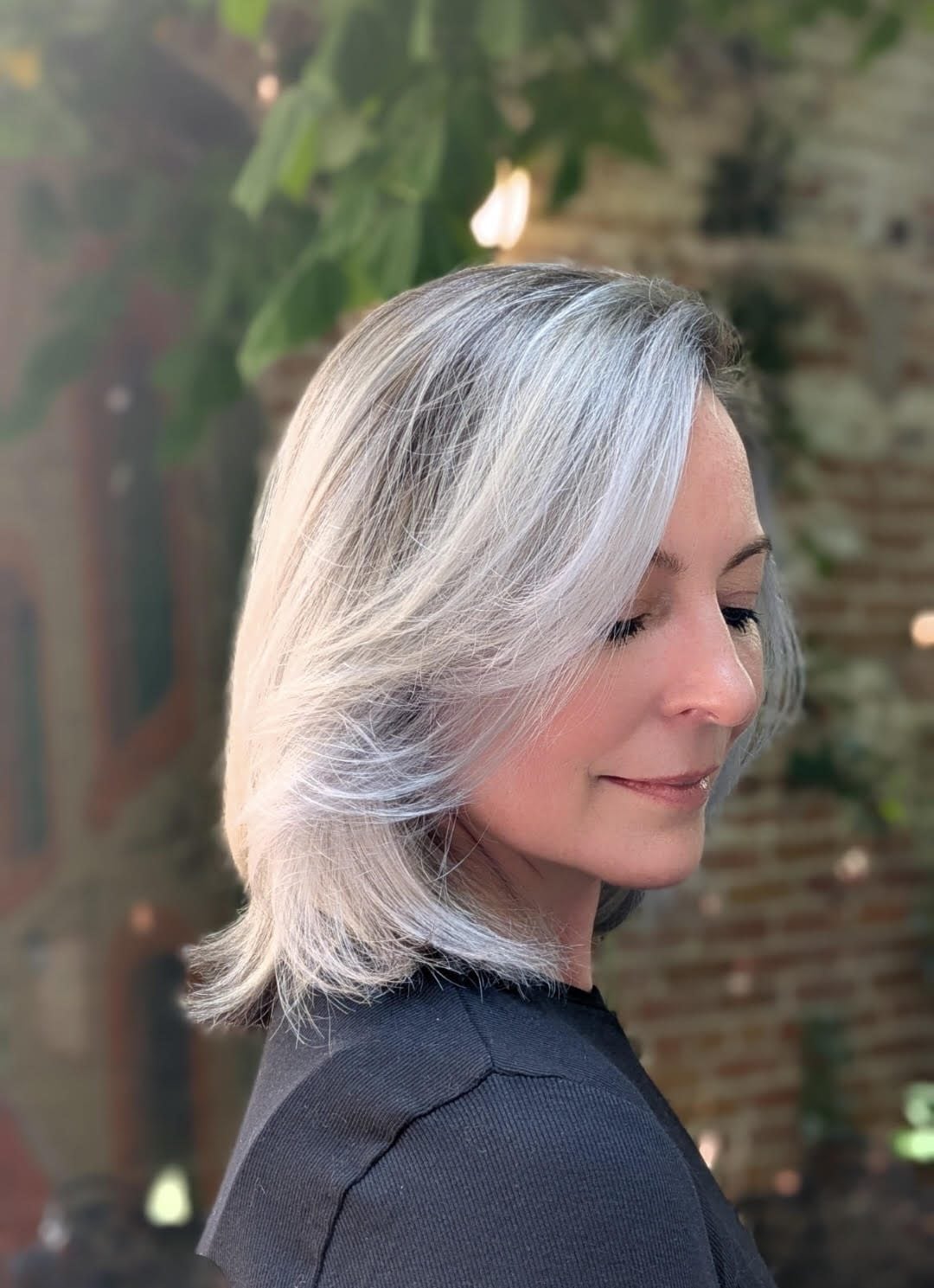 Collarbone Lob With Side Swept Bangs Soft Blend, Wavy Collarbone Lob With Side Swept Bangs Soft Blend, Wavy — Simple Gray Blending