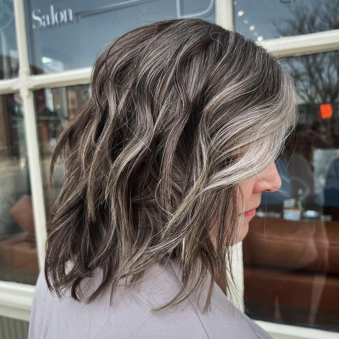 Lob With Gray Silver Highlights And Face Framing Lob With Gray Silver Highlights And Face Framing — Simple Gray Blending