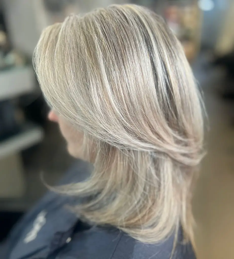 Layered Chin Bob With Ash Blonde Gray Blend Layered Chin Bob With Ash Blonde Gray Blend — Simple Gray Blending Hair