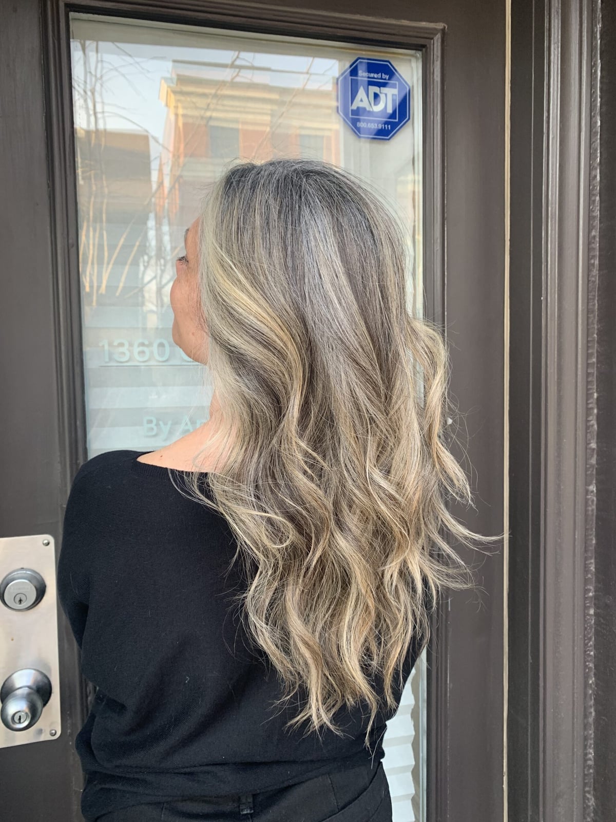 Long Wavy Hair With Dark Gray Blonde Blend Long Wavy Hair With Dark Gray Blonde Blend — Simple Gray Blending Hair
