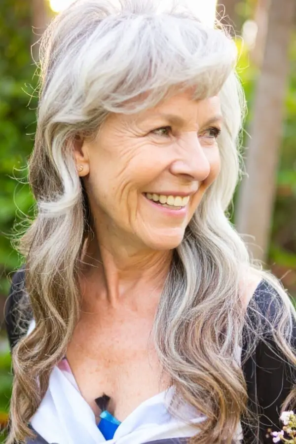 Mid-Back Shag With Curtain Bangs Mid-Back Shag With Curtain Bangs — Simple Gray Blending Hair