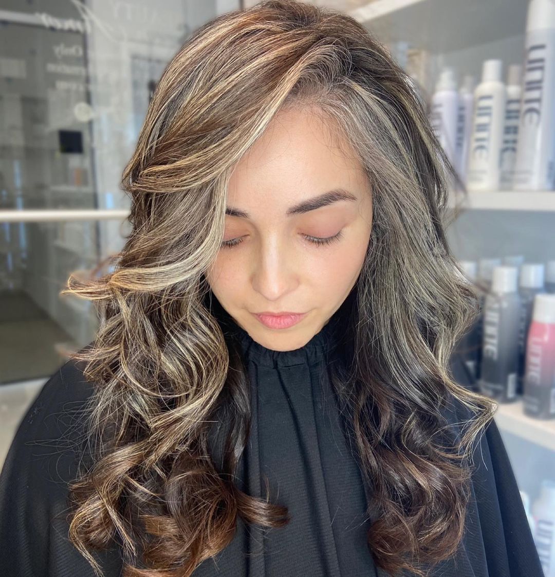 Mid-Back Wavy Hair With Curtain Bangs Mid-Back Wavy Hair With Curtain Bangs — Simple Gray Blending Hair Dark Brown