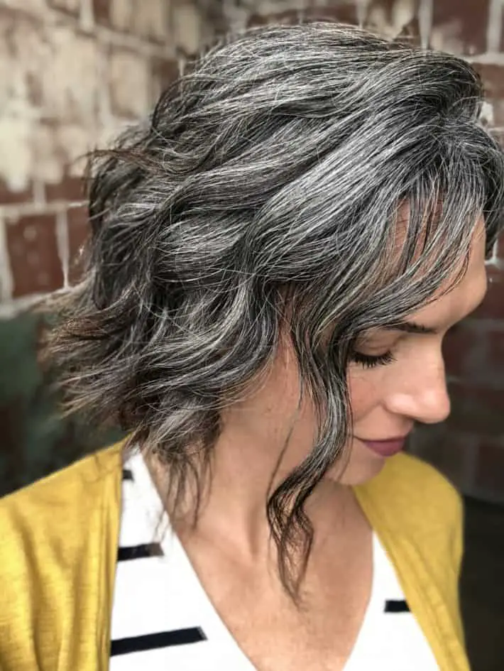 Collarbone Bob With Loose Blowout Collarbone Bob With Loose Blowout — Simple Gray Blending Hair Dark Brown