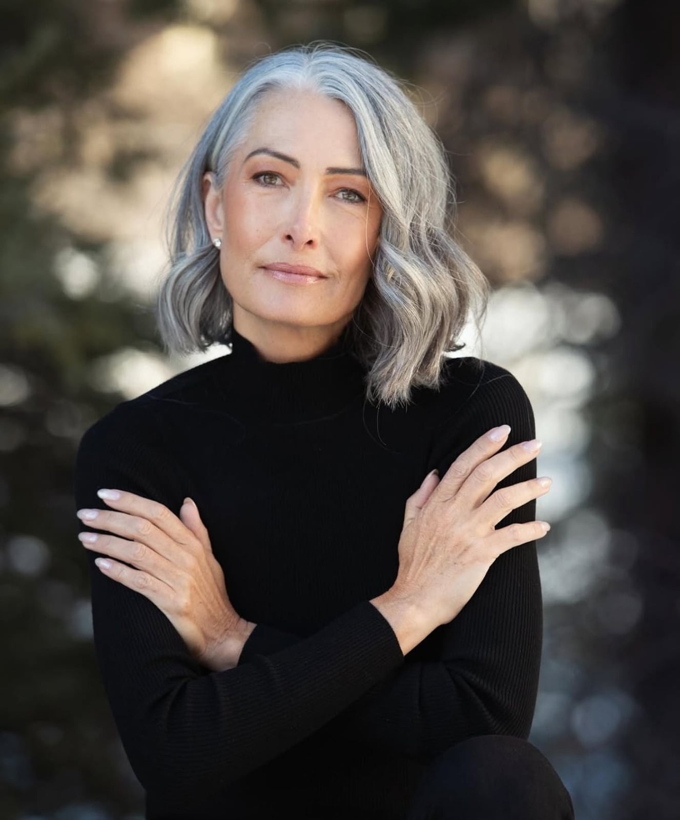 Collarbone Wavy Bob With Curtain Bangs Collarbone Wavy Bob With Curtain Bangs — Simple Gray Hair