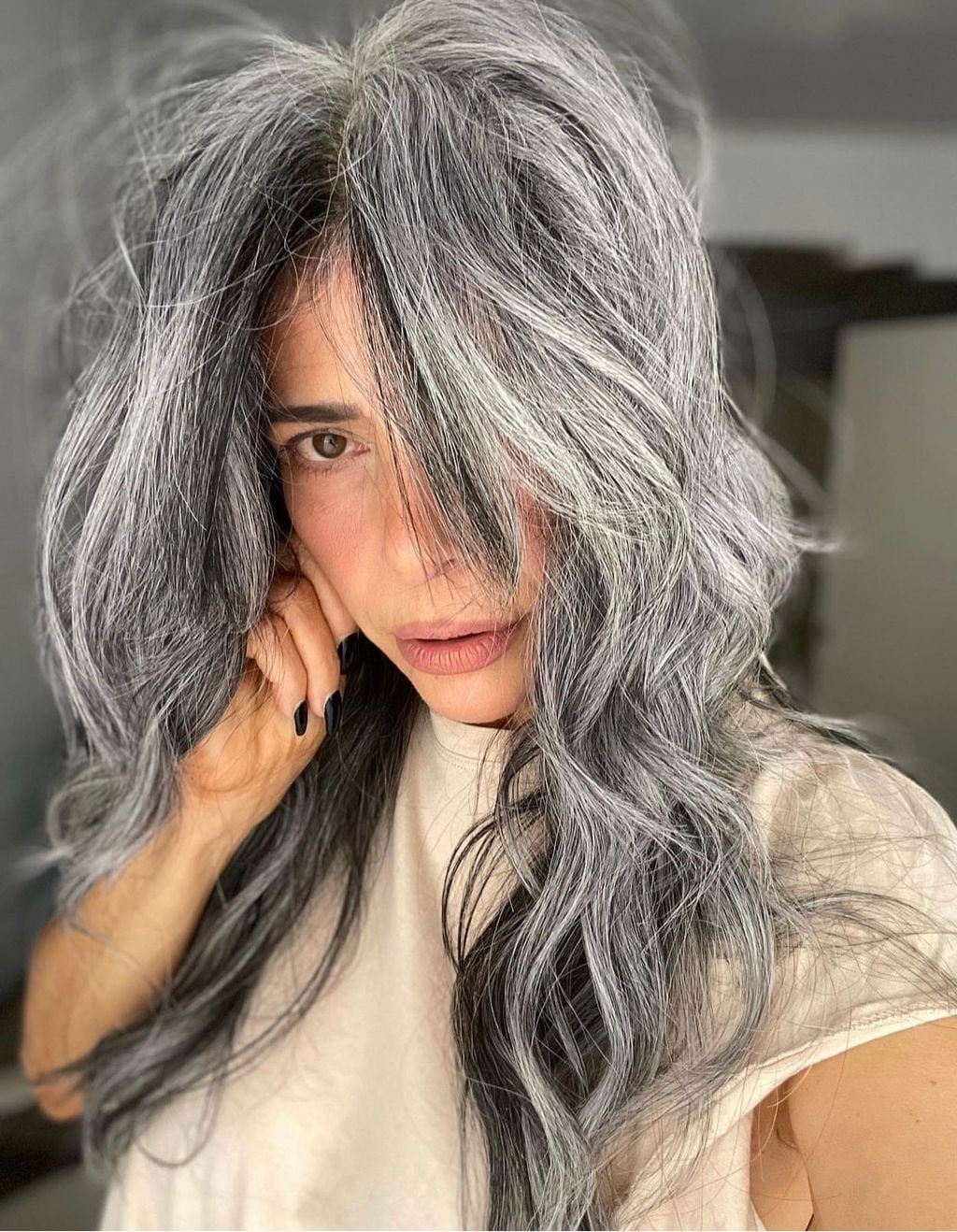 Mid-Back Layers With Vibrant Gray Highlights and Wispy Bangs — Simple Gray Highlights