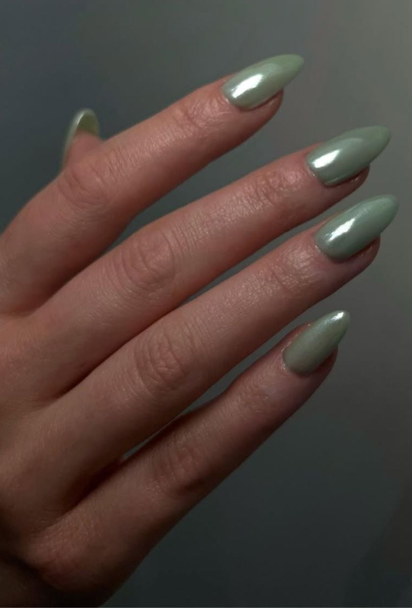 Light Green Chrome Short Almond Nails Light Green Chrome Short Almond Nails — Simple Green Chrome Nails