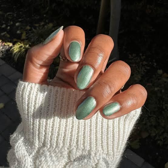 Bright Green Chrome Short Almond Nails Bright Green Chrome Short Almond Nails — Simple Green Chrome Nails