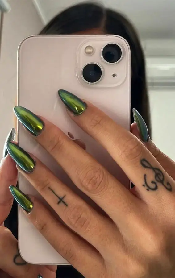 Medium Almond Metallic Green Chrome Nails With Full Color Medium Almond Metallic Green Chrome Nails With Full Color — Simple Green Chrome Nails
