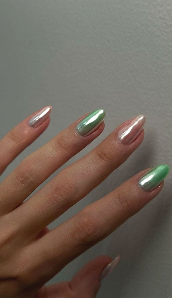 Pearlescent Iridescent Green Chrome Almond Nails Pearlescent Iridescent Green Chrome Almond Nails — Simple Green Chrome Nails