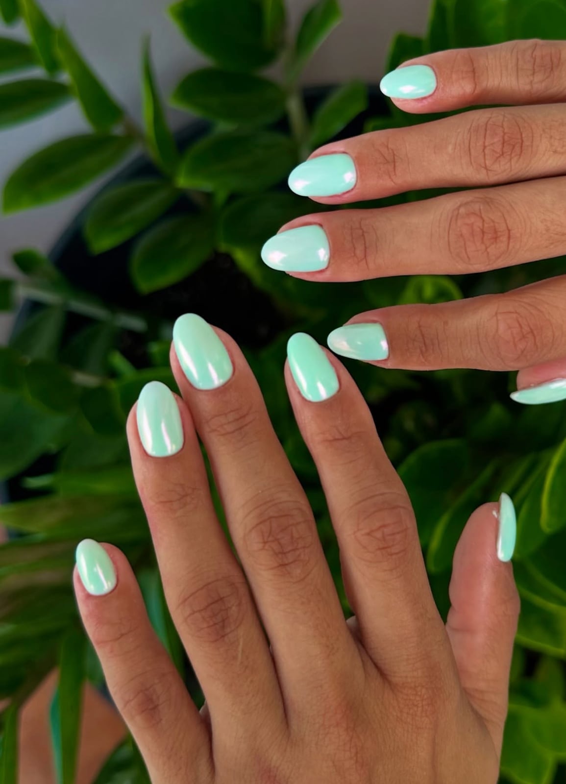 Light Mint Green Chrome Medium Oval Nails Light Mint Green Chrome Medium Oval Nails — Simple Green Chrome Nails