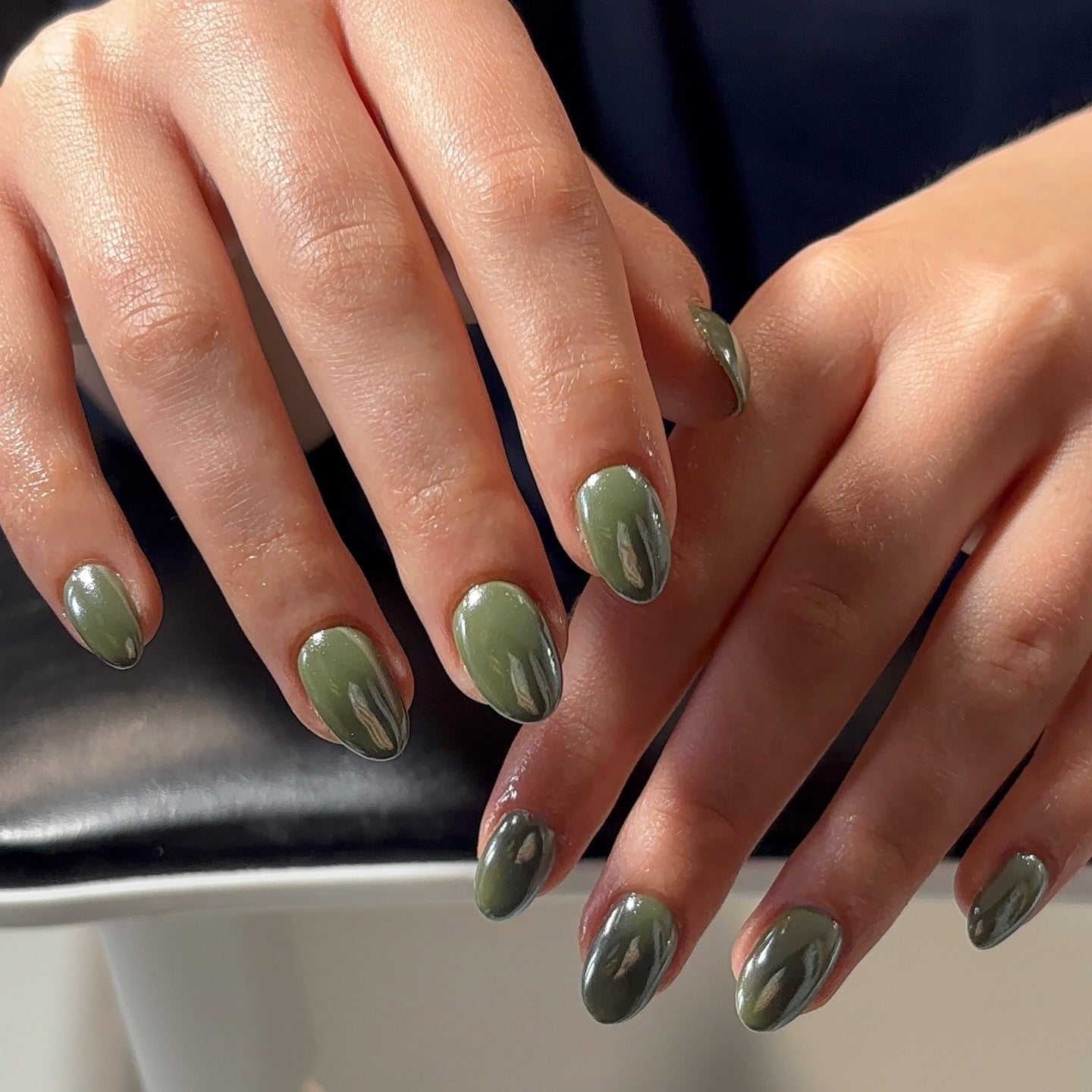 Deep Olive Green Chrome Short Almond Nails, Close-Up Take Deep Olive Green Chrome Short Almond Nails, Close-Up Take — Simple Green Chrome Nails