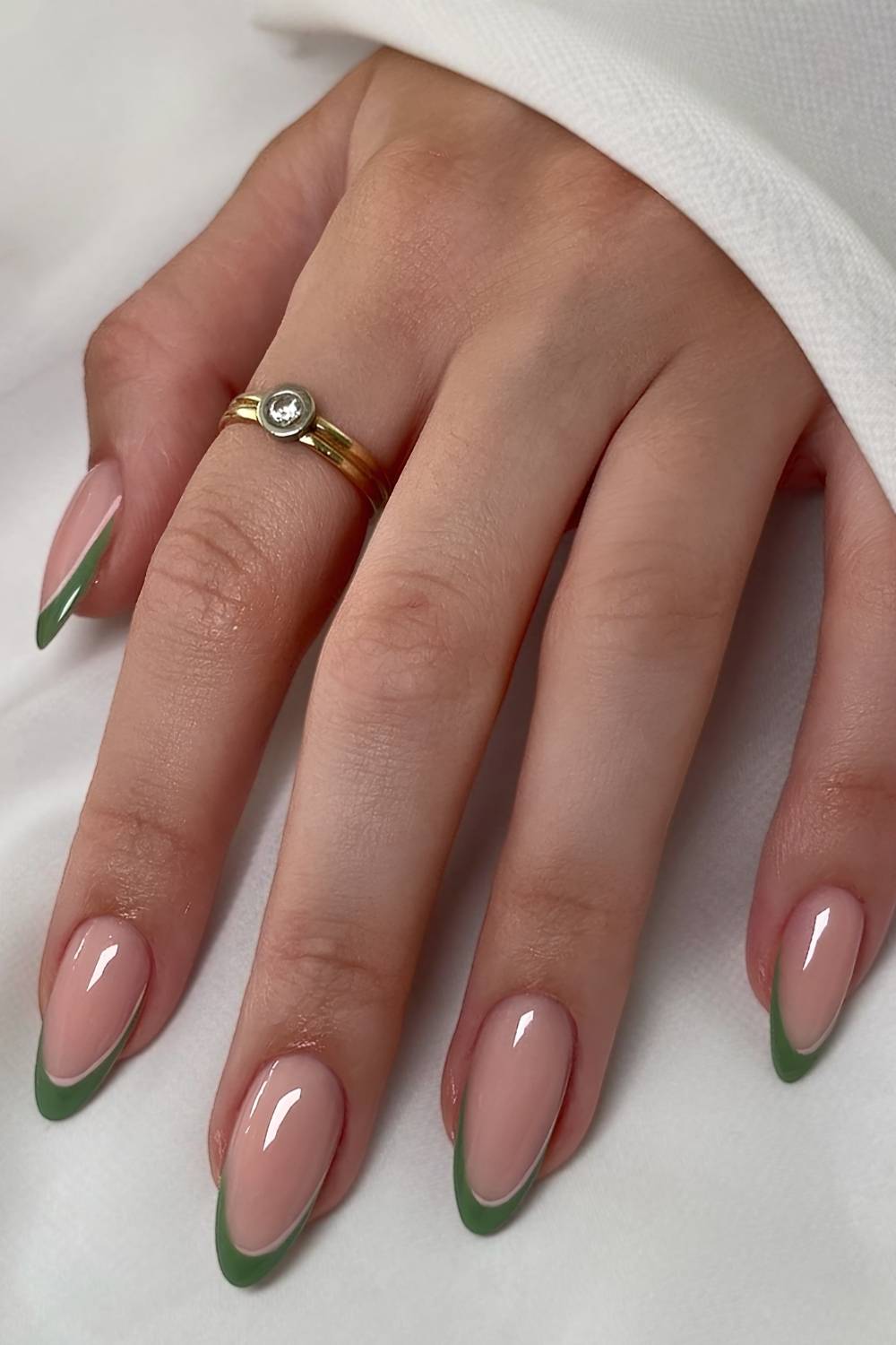 Deep Green French Tips on Medium Almond Nails Deep Green French Tips on Medium Almond Nails — Simple Green French Tip Nails
