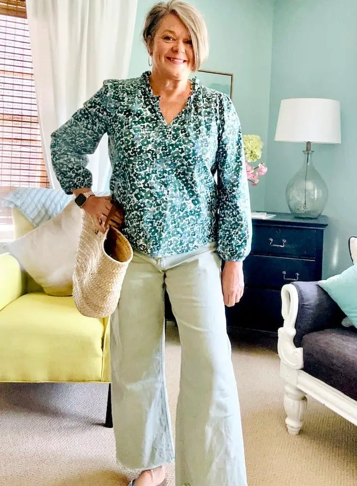 Light Green Wide Leg Jeans With Printed Blouse — Simple Green Jeans Outfits