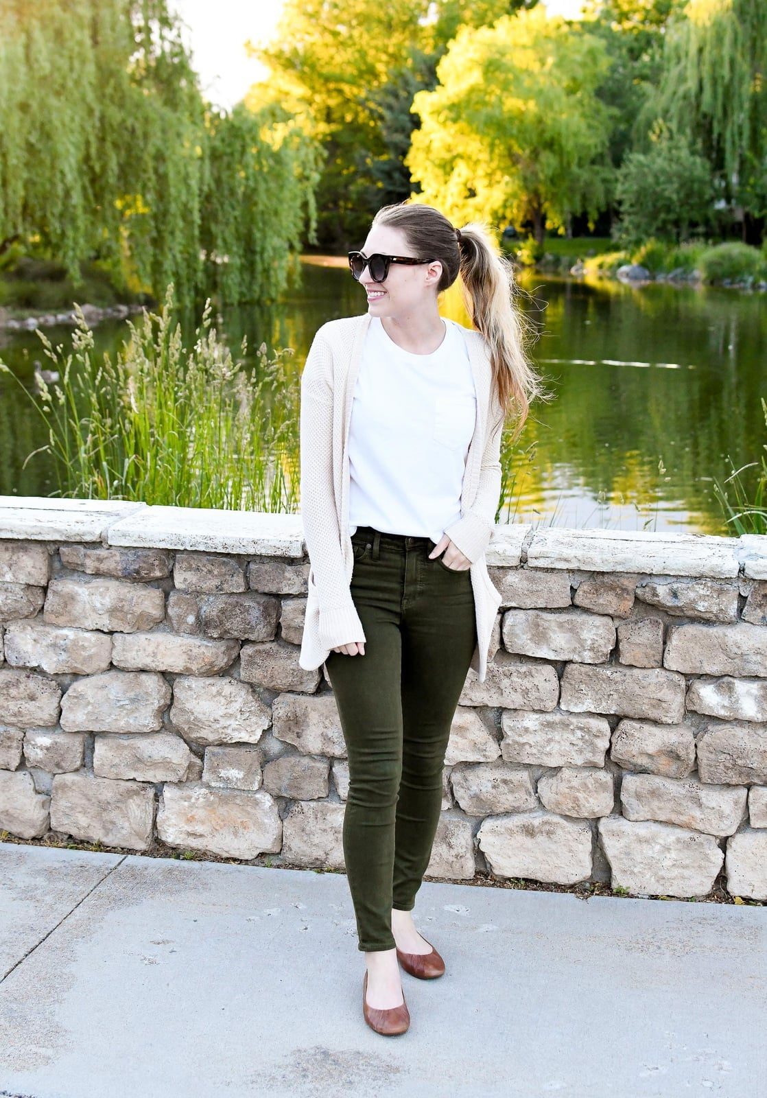 Olive Green Skinny Jeans With Cardigan — Simple Green Jeans Outfits