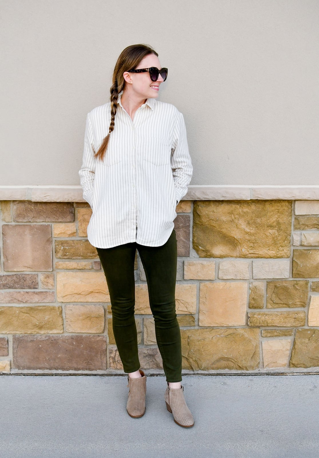 Olive Green Skinny Jeans With Striped Shirt — Simple Green Jeans Outfits