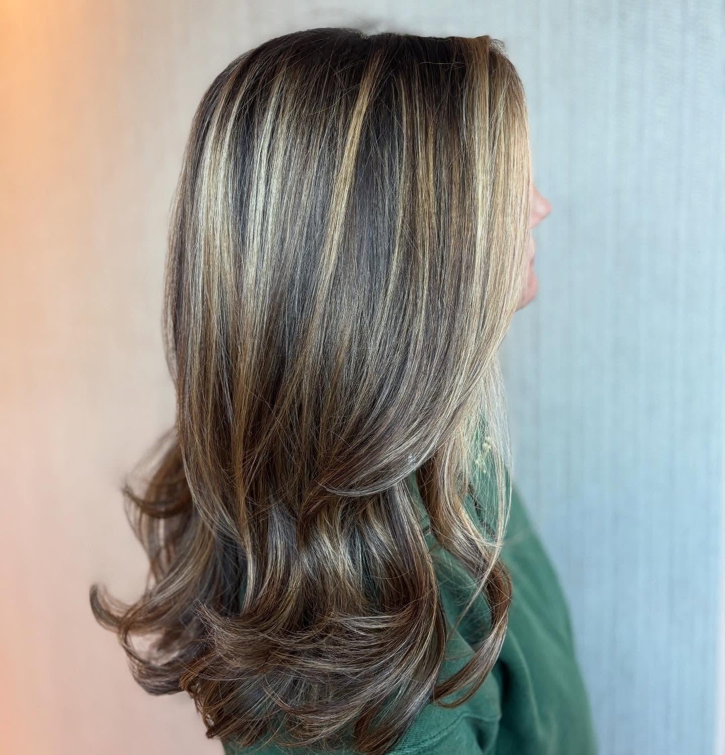 Collarbone Blonde With Highlights — Simple Hair Color Chart
