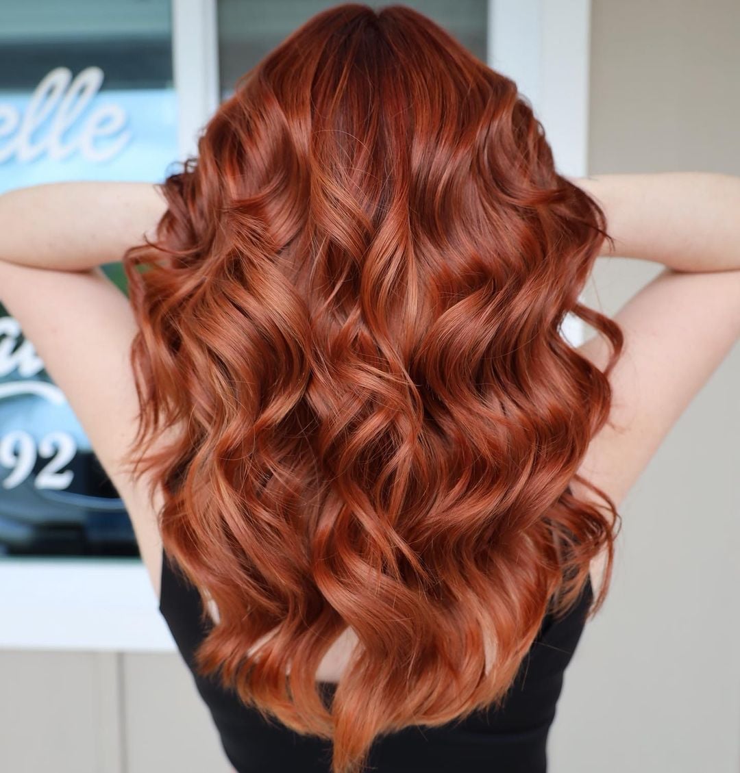 Vibrant Red Mid-Back Waves — Simple Hair Color Chart