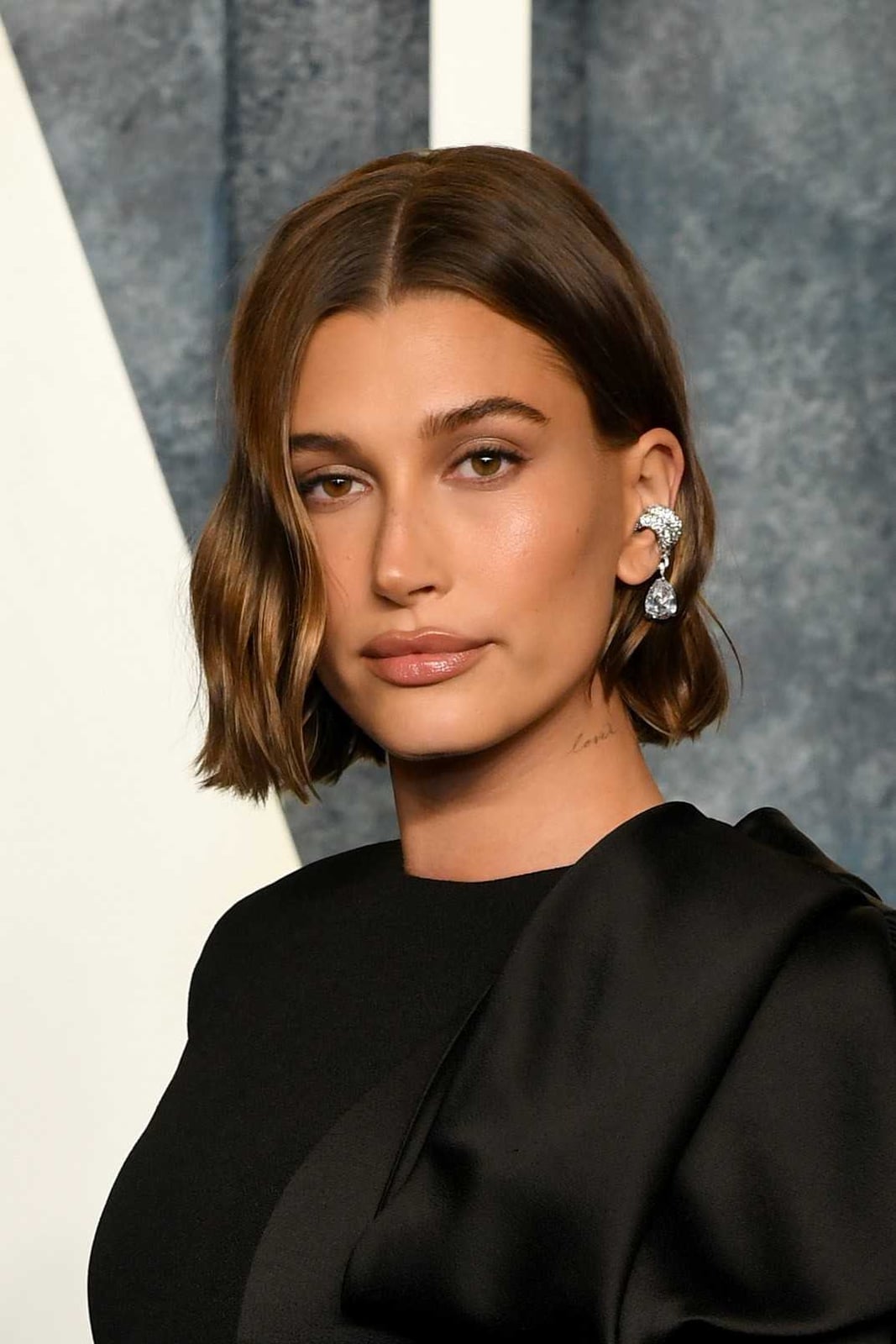 Chin-Length Blunt Bob With Slight Wave — Simple Hair Haircuts