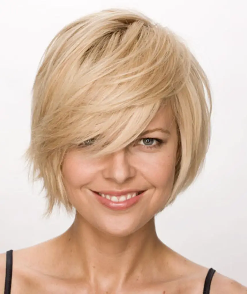 Asymmetrical Platinum Bob With Side-Swept Bangs — Simple Hair Haircuts