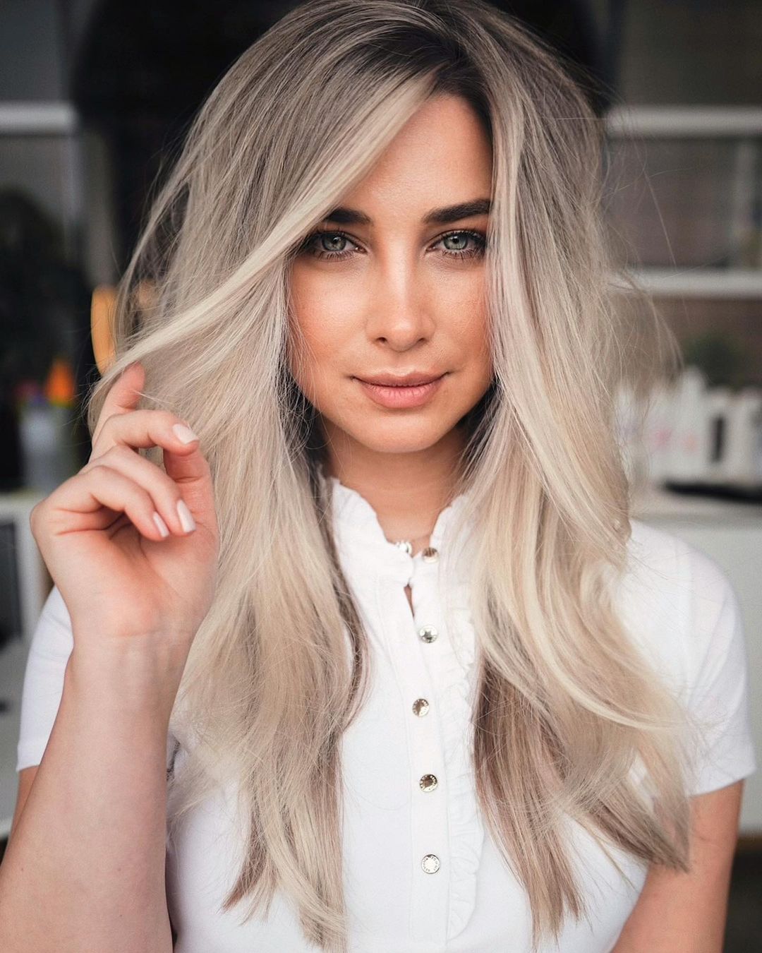 Mid-Back Hair With Long Layers and Ash Blonde Highlights — Simple Haircuts for Fine Hair