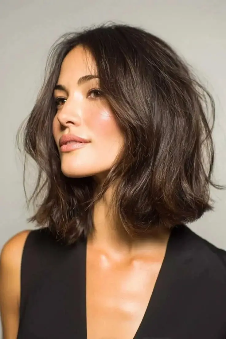 Collarbone Layered Bob Dark Brown, Wavy — Simple Haircuts for Medium Hair