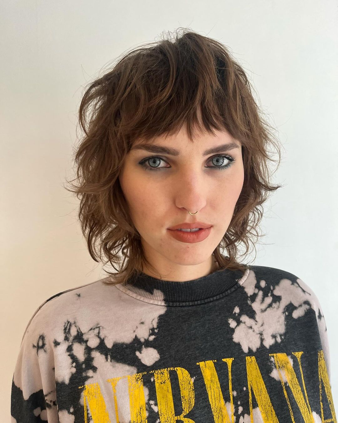 Shoulder-Length Shag With Full Bangs Shoulder-Length Shag With Full Bangs — Simple Haircuts for Thinning Hair