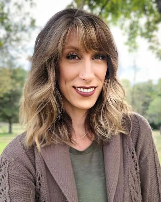 Wavy Lob With Curtain Bangs and Dark Blonde With Lighter Highlights Wavy Lob With Curtain Bangs and Dark Blonde With Lighter Highlights — Simple Haircuts for Thinning Hair