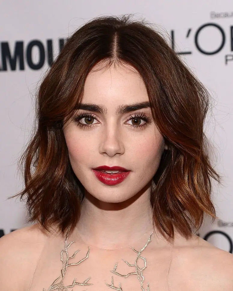 Collarbone Bob With Side Bangs Collarbone Bob With Side Bangs — Simple Haircuts for Wavy Hair