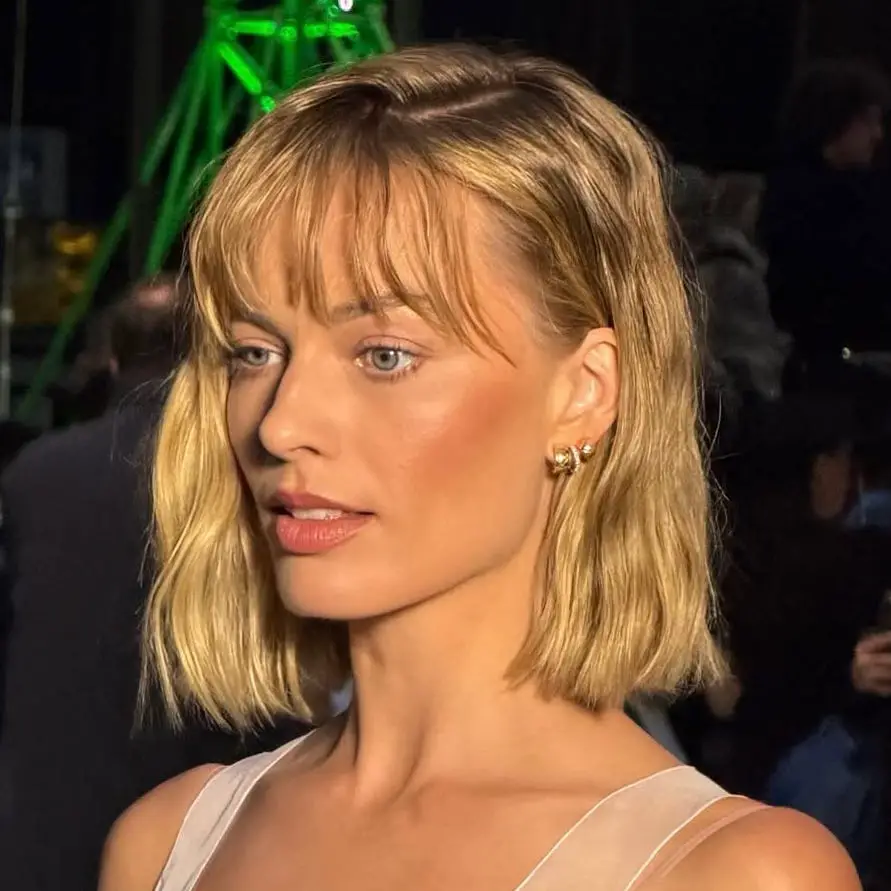 Chin Length Blunt Bob Uniform Blonde Chin Length Blunt Bob Uniform Blonde — Simple Haircuts for Wavy Hair